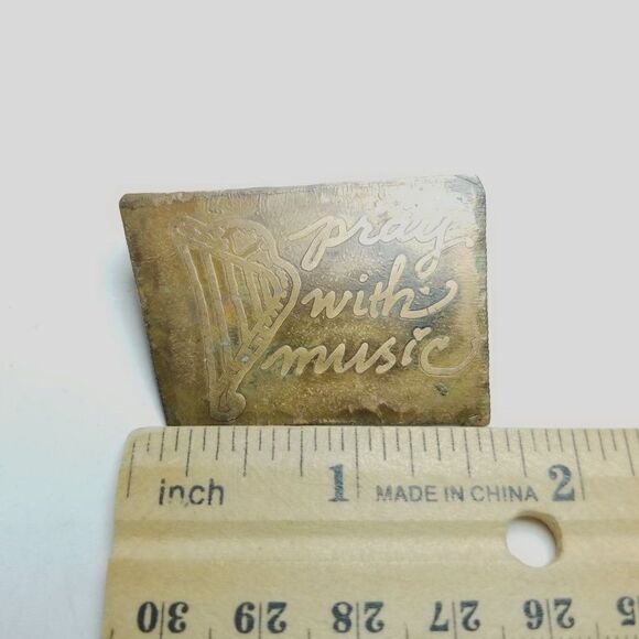 Vintage Pray with Music Harp Brooch, Unique Handmade 2003 Signed Lapel Pin - Picture 4 of 6